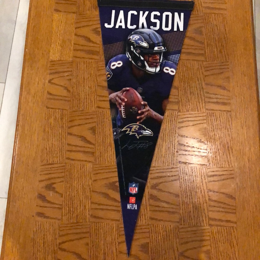 Lamar Jackson pendant